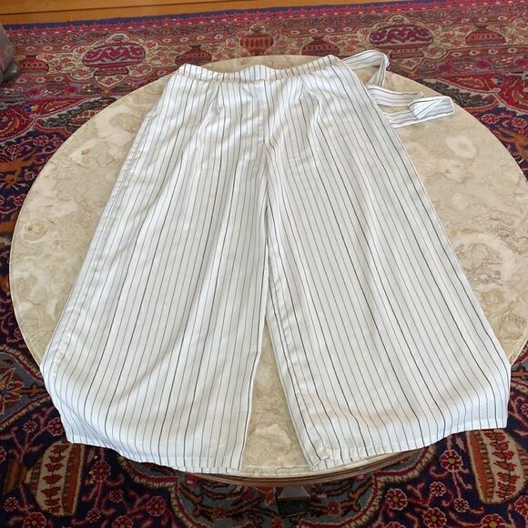 Design Lab White Black Pinstripe Wide Leg Pants - Picture 7 of 13